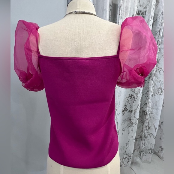 SALE🔥Beautiful House of Harlow 1960 fuchsia knit top w/short puffy sheer sleeves - Picture 4 of 5